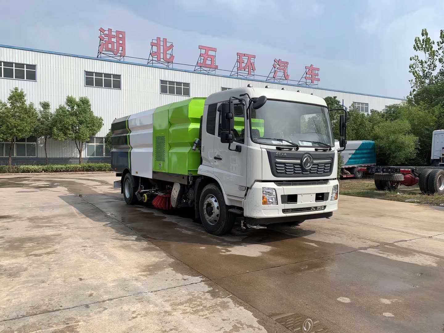 华通牌HCQ5180TXSDF6型洗扫车 国六天锦16方道路清扫车