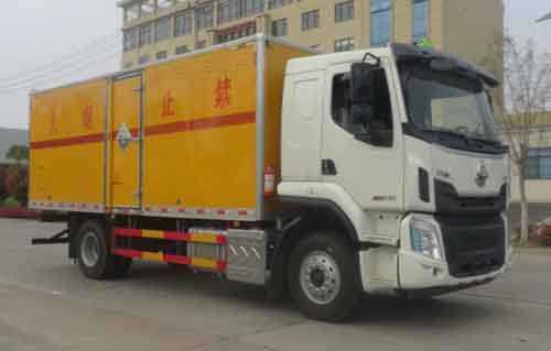 华通牌HCQ5187XFWLZ6型腐蚀性物品厢式运输车