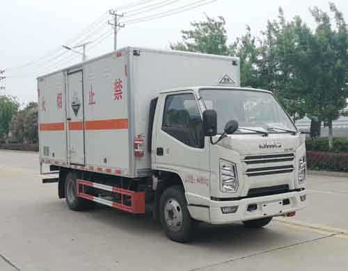 华通牌HCQ5041XFWJX6型腐蚀性物品厢式运输车